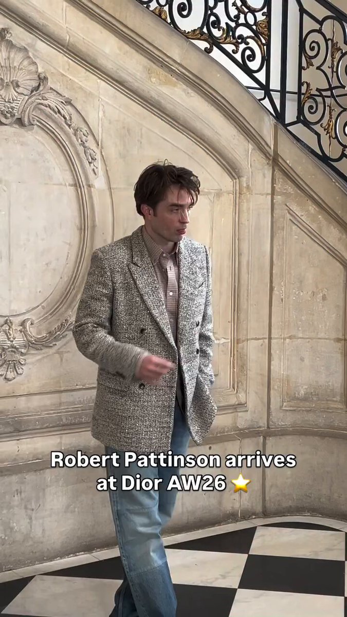 Whatta man! New video of Robert Pattinson arriving at the Dior fashion show in Paris #DiorWinter26