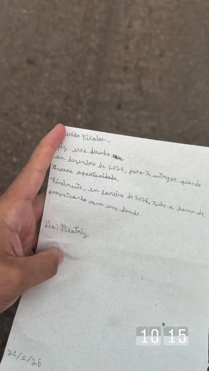 🚨AGORA - Deputado Nikolas Ferreira ganha desenho de uma criança, na caminhada até Brasília