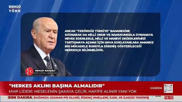 Türk bayrağı Türk milletidir, Türkiye Cumhuriyeti’nin egemenlik nişanesidir. Herkes aklını başına almalıdır.