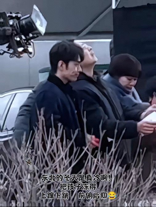 เธอขาหนาวน่าดู ที่พิจ้านถือวันก่อน เค้าว่าเป็น hand warmer อันนี้ 😁😆❤️ เอาล่ะ เกียมหมดสต๊อคแน่นอน 😁 รูปเหมือนก้ามปู/กุ้งเลย น่ารักดี เอ้บละ 5200mAh ราคาราว 70 หยวน 😆🤣✨