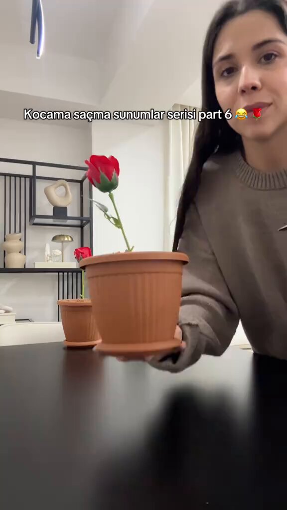 Kocasına saçma sunumlar yapan hanımefendi