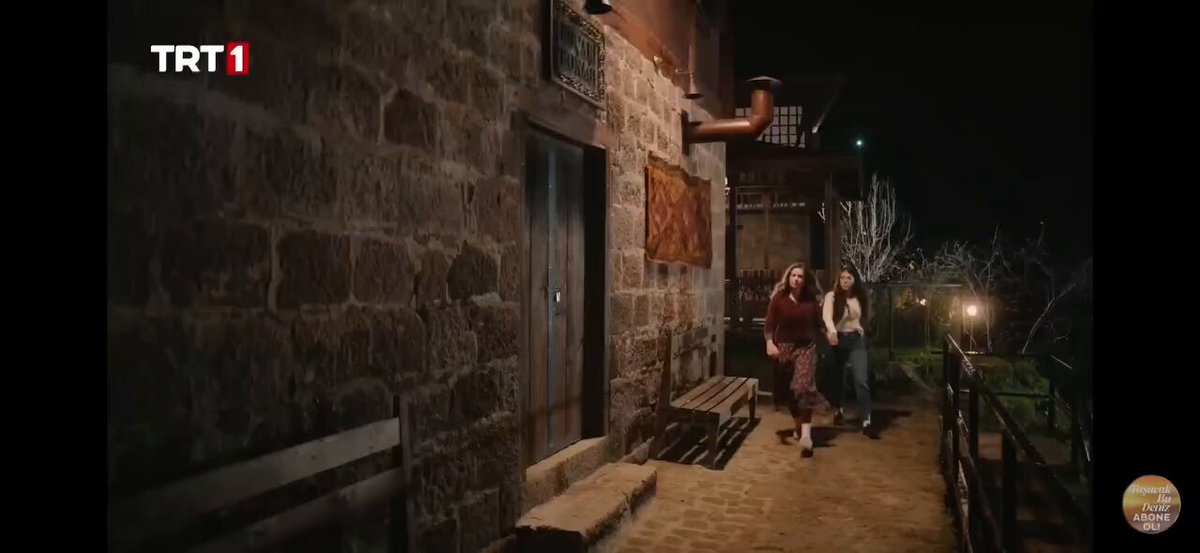 Şu sahnede Adilin tepkiler fena gümletiyor DKDKKDKDK sallana sallana geliyor bir de avel içeri alınacağını sanıp sonra da şok geçiriyor
