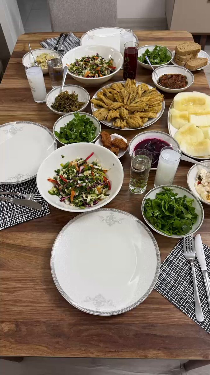 20 bin TL olan emekli maaşımı kutluyorum!. Buyurun dostlar; Denk gelenlerin şerefine, şeresizlerle işimiz yok şükürler olsun.🥂