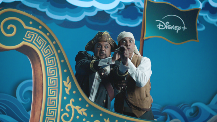 COISAS QUE SÓ SÃO POSSÍVEIS NO BRASIL 😂🗣️ Tchakabum canta uma nova versão de ‘Onda Onda (Olha a Onda)’ para divulgar a 2ª temporada de ‘Percy Jackson e os Olimpianos’, que adapta ‘O Mar de Monstros’. Todos os episódios já estão disponíveis no Disney+.