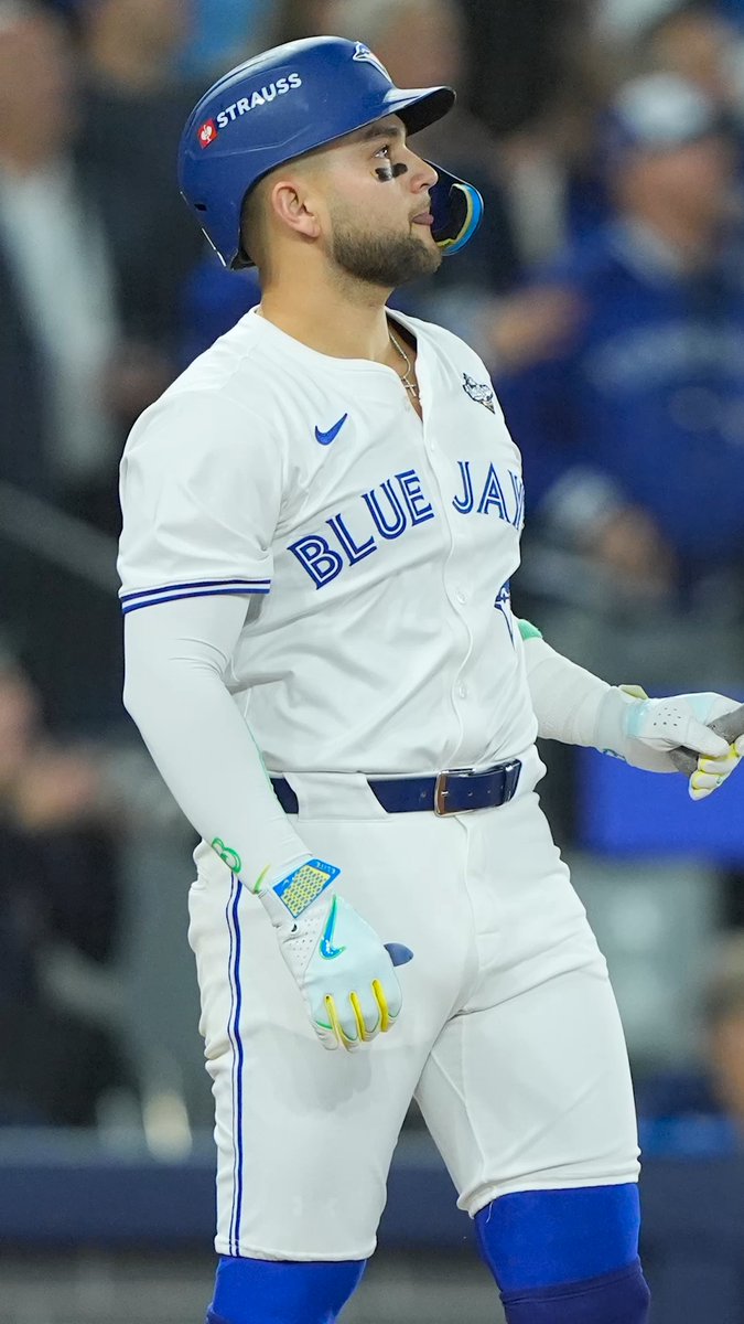 Bo loves Toronto. But as Whit explains, disagreements are fairly common between players and ballclubs. In the case of Bichette and the Blue Jays, it seemed like the right time for both to move on. FULL EPISODE: 🖥️Watch: 🎧Apple: 🎧Spotify: Whit Merrifield | #BlueJays #MLB #Mets