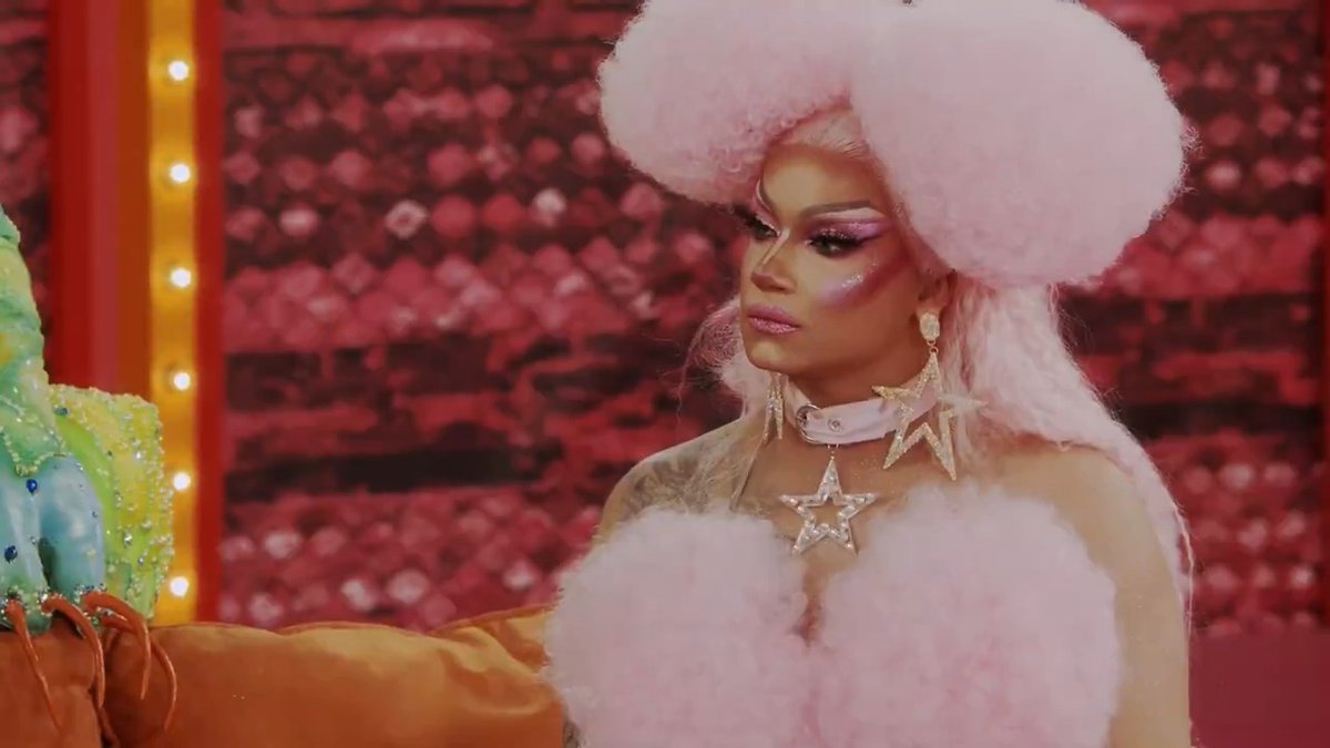 The claws are out! 😤 Snatch up a first lewk at this week's #DragRace on our YouTube channel now! ➡️