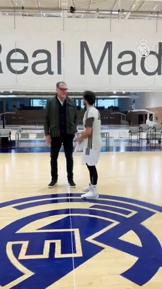 👋 Visita de lujo en el entrenamiento 💫 Arvydas Sabonis