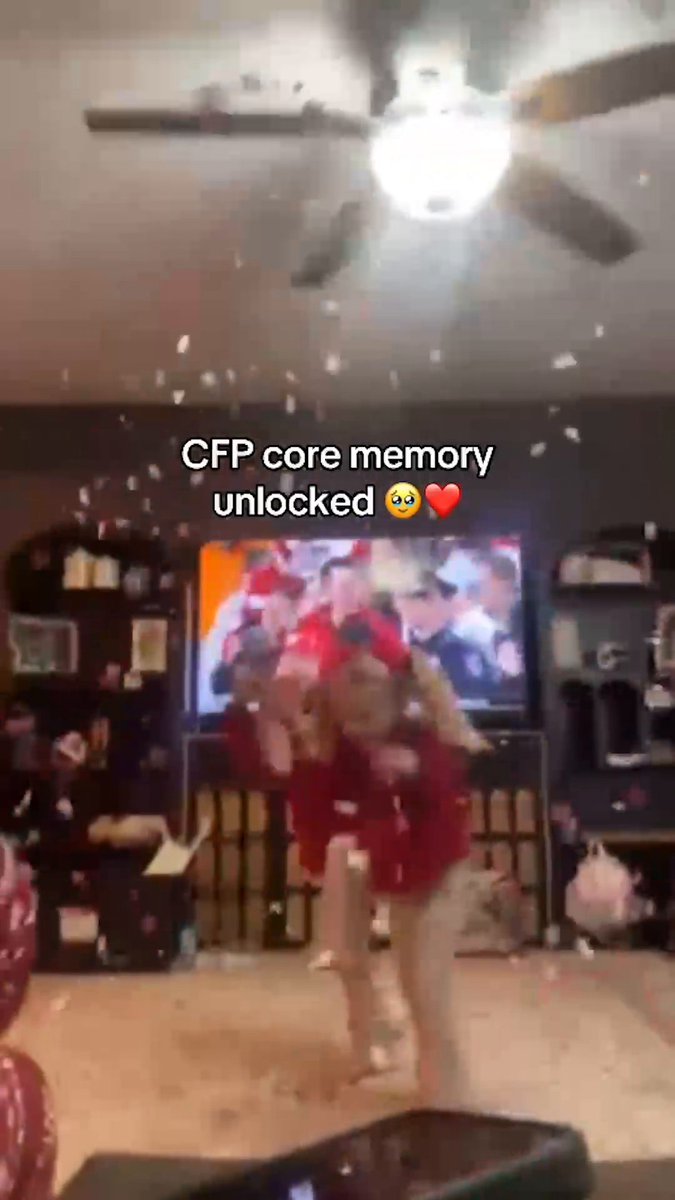 Mom and Dad gave them their own confetti moment after watching the Hoosiers win the natty 🫶 👏 (via karpaige/TT)