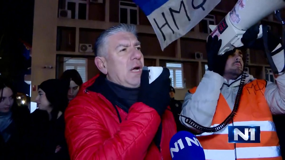Profesor i kardiolog Vladimir Zdravković poručio je večeras na protestu u Kragujevcu da je ponovnim upadom policije na Kampus u Novom Sadu još jednom zgažena autonomija univerziteta, ali da studenti i profesori više nisu sami.