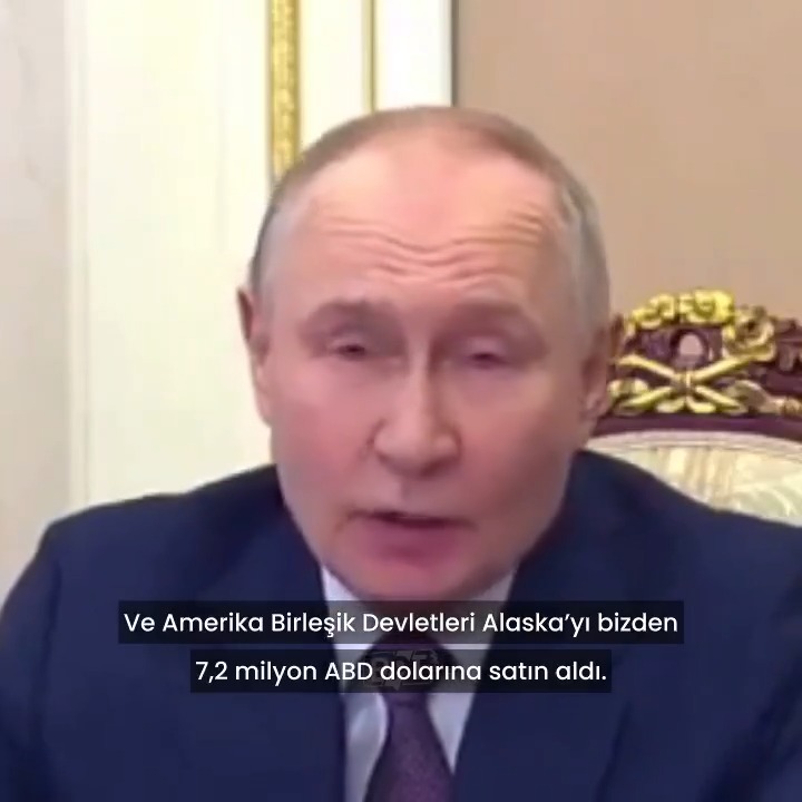 Rusya Devlet Başkanı Putin, Grönland’ın fiyatını hesapladı: — Bize düşmez ama bu tür meselelerde ABD’yle sahip olduğumuz bazı deneyimler var. — 1867 yılında ABD bizden Alaska’yı satın aldı. — Alaska’nın yüzölçümü yaklaşık 1.717.000 km² civarında, biraz daha fazla olabilir. — ABD, Alaska’yı bizden 7.200.000 dolara satın aldı. — Bugünün fiyatlarıyla enflasyon dikkate alındığında, bu meblağ yaklaşık 158.000.000 dolar ederdi. — Grönland’ın yüzölçümü ise biraz daha fazla; sanırım yaklaşık 2.166.000 km² civarında. — Bunu ABD’nin Alaska’yı satın almasıyla kıyaslarsak, Grönland’ın fiyatı yaklaşık 200–250 milyon dolar civarında olurdu.