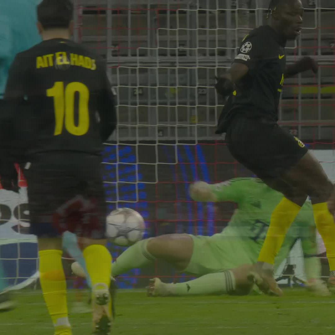 Manuel Neuer bärenstark zur Stelle #UCL #DAZNmoment #FCBUSG seht Ihr JETZT live auf DAZN