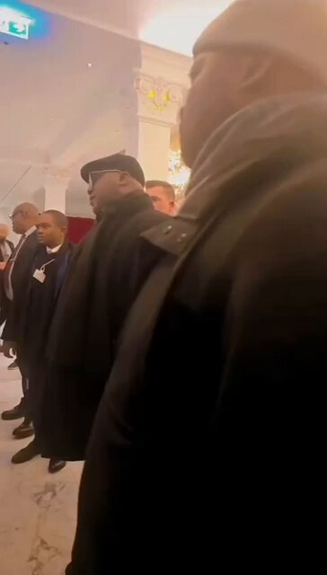 Une simplicité hors norme, son statut du Chef de l'État n'a rien enlever de son sens d'humanité et proche de tous. Y compris ses anciens condisciples et connaissances. Voilà celui qu'on peut toujours soutenir. Félix A. Tshisekedi AMINATA OEIL DU CHEF