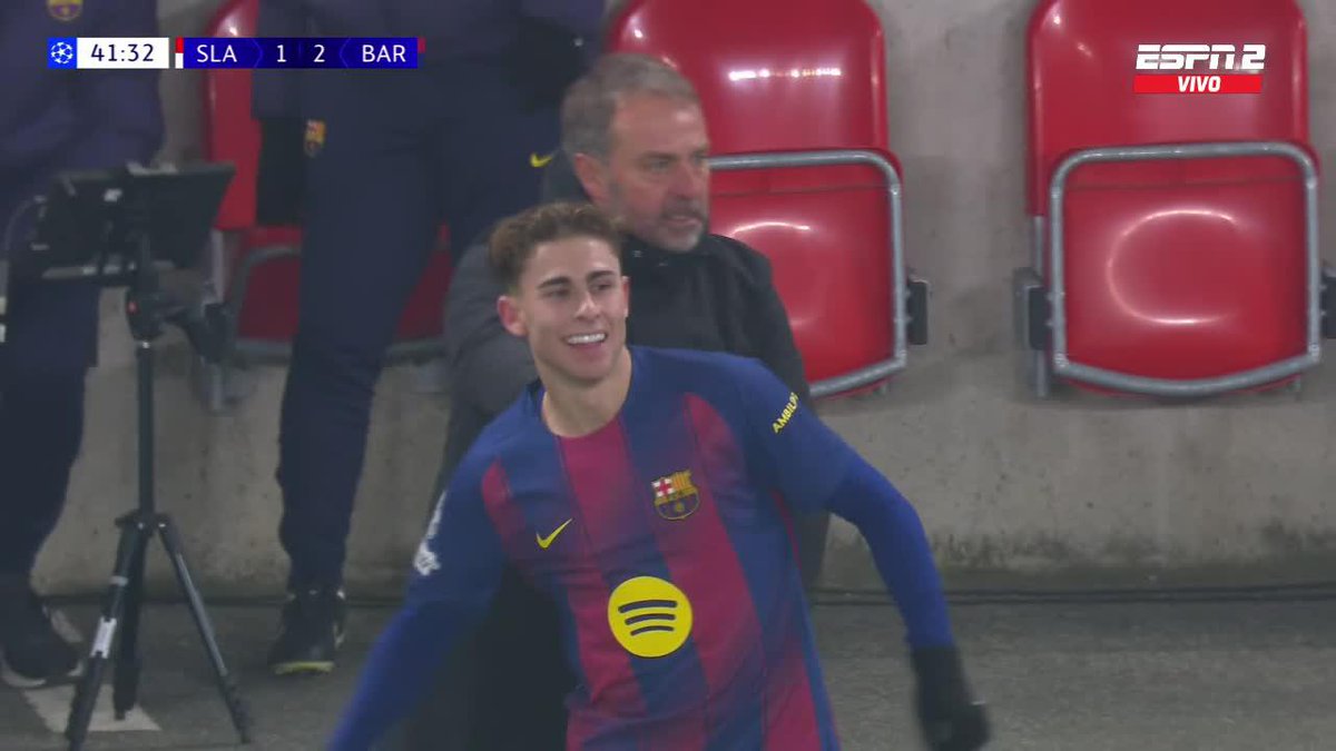 Fermín López, el FUTBOLISTA TOTAL de Barcelona. Juega, corre, convierte, asiste y así le pega de afuera. Está salvando al equipo de Flick de perder en Praga.