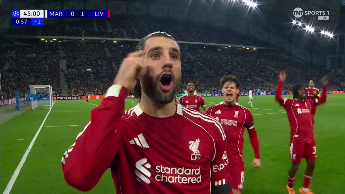 Dominik Szoboszlai opens the scoring for Liverpool with a brilliantly executed free kick 🎯 TNT Sports &amp; discovery+ UK