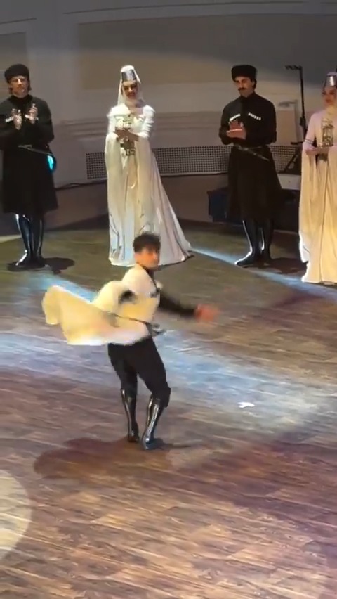 An encore worth watching from the Georgian National Ballet. I genuinely can’t wrap my head around how they do this. How is this even possible?! 👇