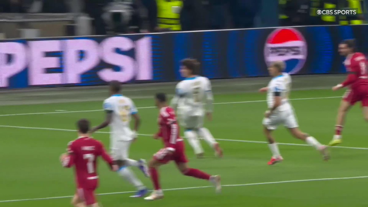 That one time you don't have a player lying down behind the wall... (via CBS Sports Golazo ⚽️)
