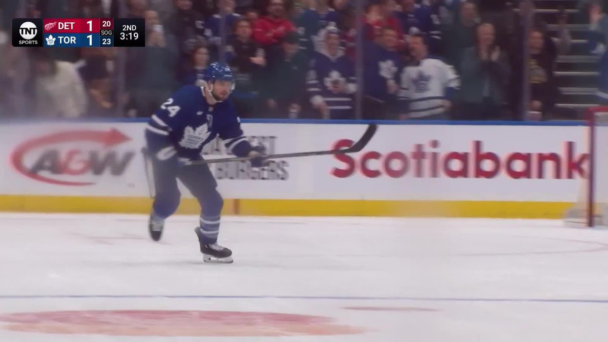 Oooof Laughton loses the puck on the penalty shot 😬