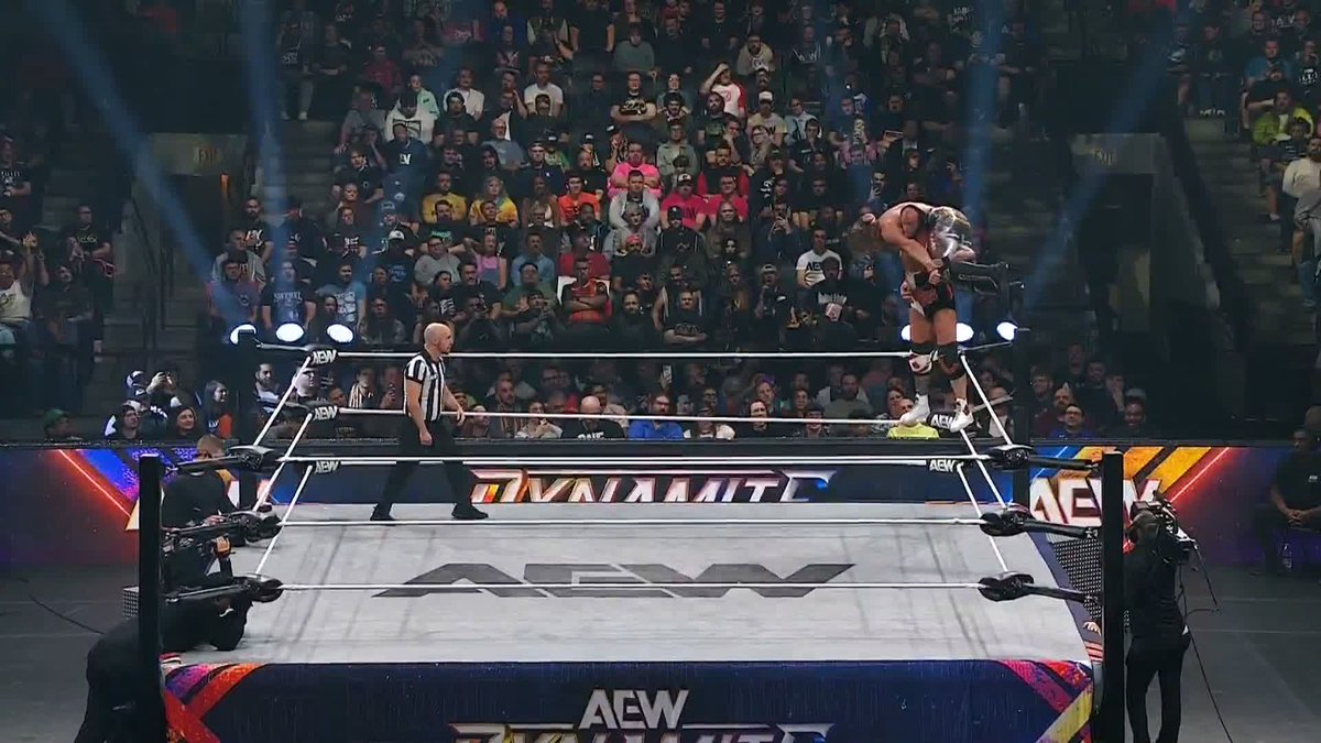 Hearing The Invisible Hand say, "YES YES YES" made this hurt even more. Watch #AEWDynamite LIVE on TBS & HBO Max