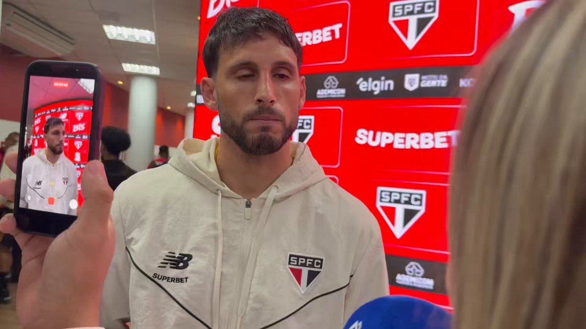 🎙️Calleri fala sobre voltar aos gramados como titular e capitão do São Paulo: “Eu sou muito agradecido na vida por jogar nesse clube. Eu amo o São Paulo, eu amo ficar aqui, o São Paulo é minha casa, é a primeira vez que eu, na minha carreira, me sinto identificado com um clube. Hoje é minha vida. Ter a faixa de capitão outra vez é um momento de muita gratidão pra mim. Comecei a pensar em todos os momentos ruins que passei nesses nove meses e agradeço a todo mundo que me acompanhou nesses nove meses, que foram muito difíceis. Eu sou um cara que sempre se doa 100%, às vezes não dá, às vezes minha forma não é a melhor, mas eu falo para o torcedor e para todo são paulino que aqui qualquer um dos capitães sempre vai dar tudo pro clube, porque a gente ama estar aqui”