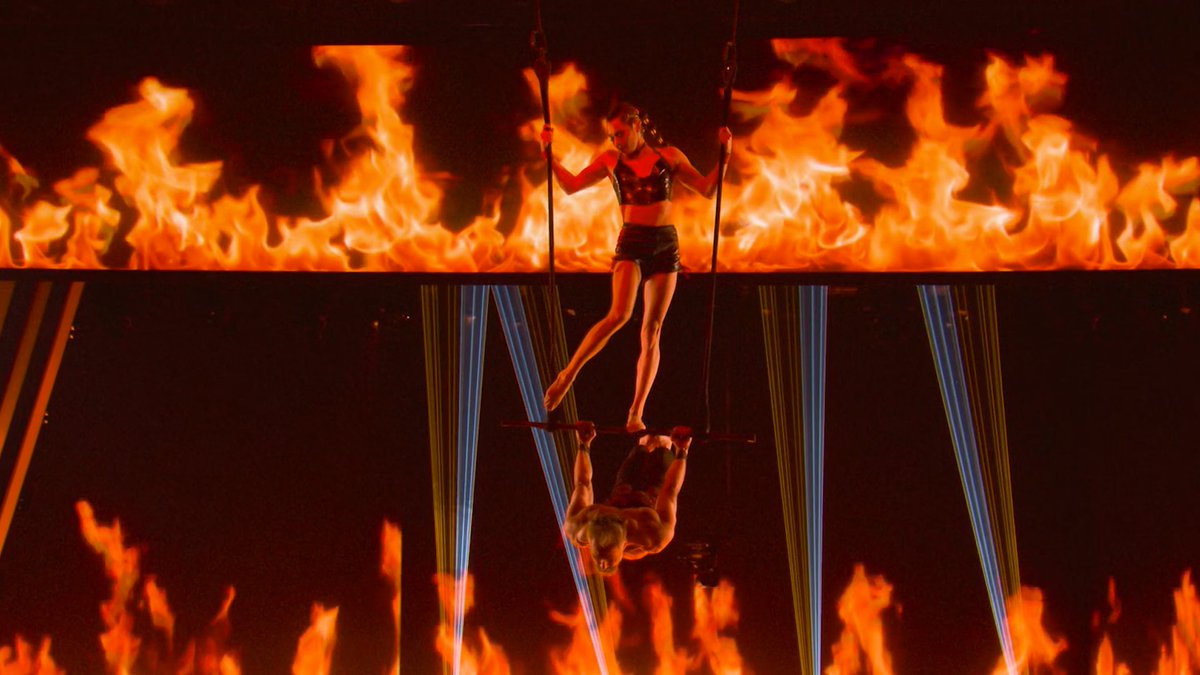 Acrobat act Duo Vespertilio perform in the Variety category LIVE on #StarSearch