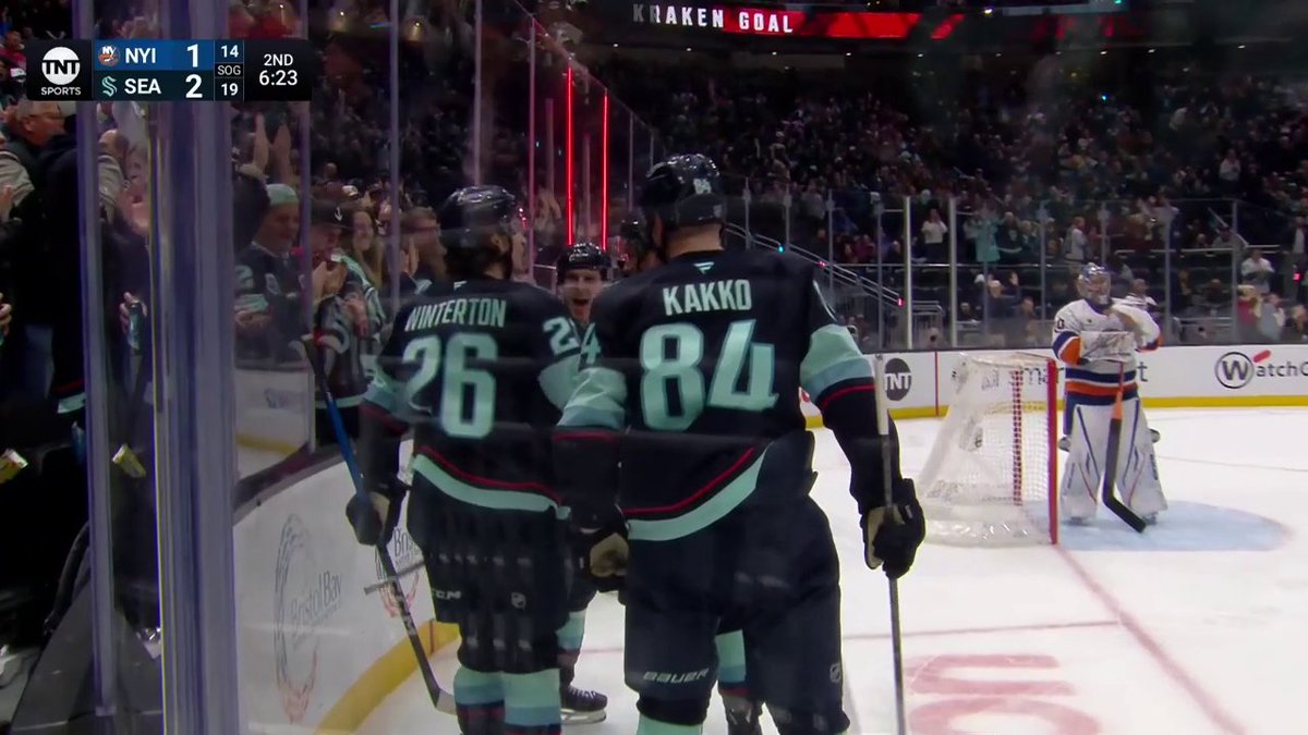 Been there, Dunn that. 🙌 Vince Dunn gives the Seattle Kraken the lead! 📺: NHLonTNT &amp; Actually HBO Max ➡️