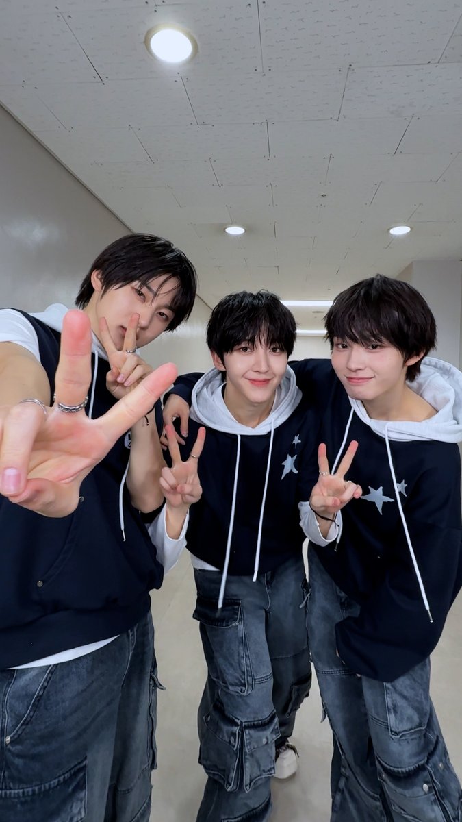 Peek-A-Boo! 🫣 #KickFlip #킥플립 #Kyehoon #Keiju #Donghyeon