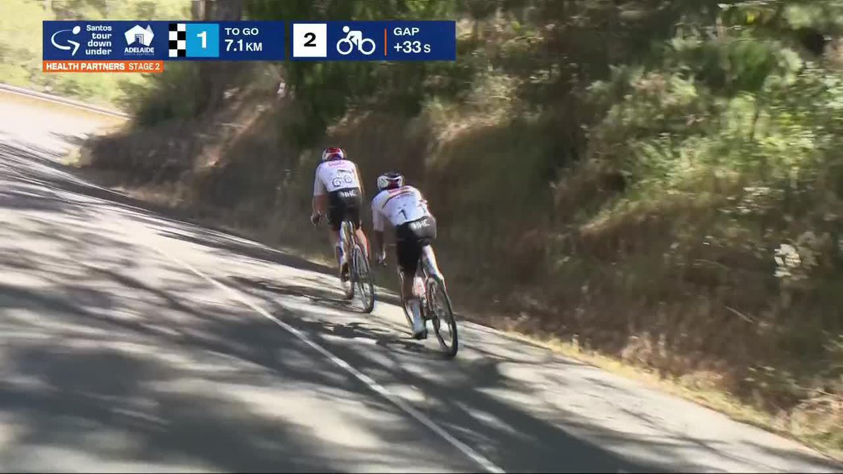 ¡ESTO SÍ QUE ES CICLISMO! 👏 Jhonatan Narváez reconoció el ENORME trabajo que hizo Jay Vine y lo aplaudió en la meta mientras el australiano festejaba el triunfo en su casa. ¡Chapeau para los del UAE que ganaron la Etapa 2! 📺 Mira el TDU en el Plan Premium de Disney+.