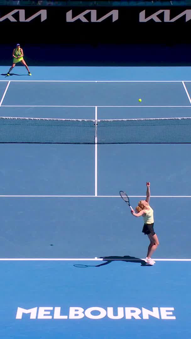 Amanda Anisimova wins a PHENOMENAL point against Siniakova at the Australian Open. Moving as well as she ever has. 🏃‍♀️😮‍💨