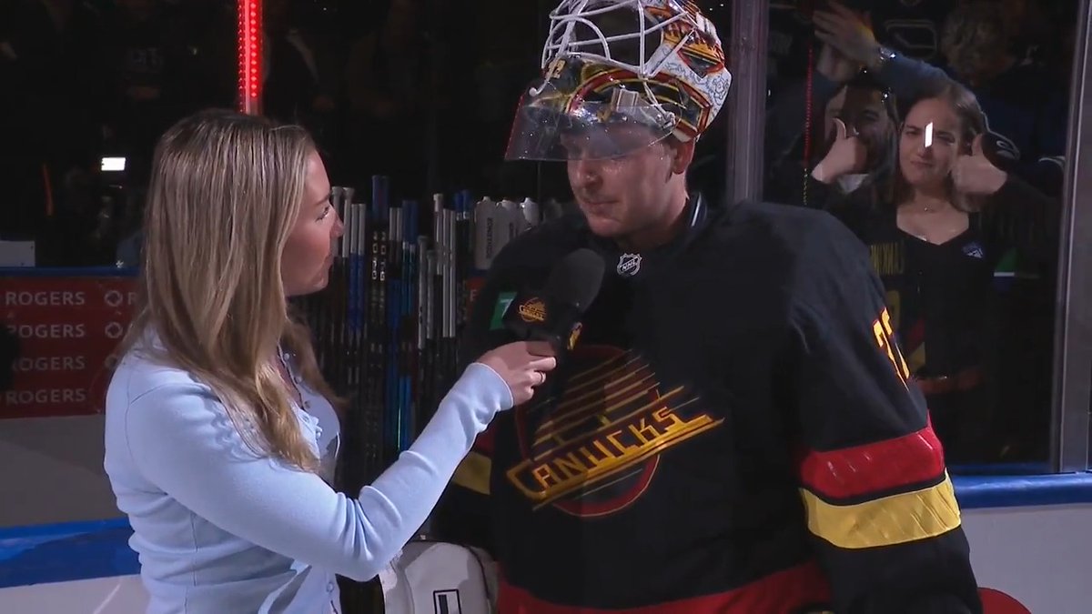 "Thanks for the support. I know it's been a tough stretch but we appreciate you coming out and cheering for us. It makes this place so special." 🗣️ Rinkside Reporter Olivia McDonald with Kevin Lankinen on ice-level following the win over Washington!