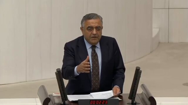 Sezgin Tanrıkulu, Meclis’te yaptığı konuşmada Suriye’deki gelişmelere ve Türkiye’nin IŞİD politikalarına eleştiriler yöneltti. 🔴”Kürtler bu ülkede bu Cumhuriyetin yurttaşlarıdır. Türkiye’de ve dünyada yaşayan bütün Kürtlerin ortak duyguları ve vicdanı bugün Suriye’dekilerle birliktedir” 🔴 “Kürtleri duygusal olarak bu Cumhuriyetten uzaklaştırmayın. Türkiye'nin, hükümetinizin bu IŞİD sevdasından vazgeçmesi lazım”