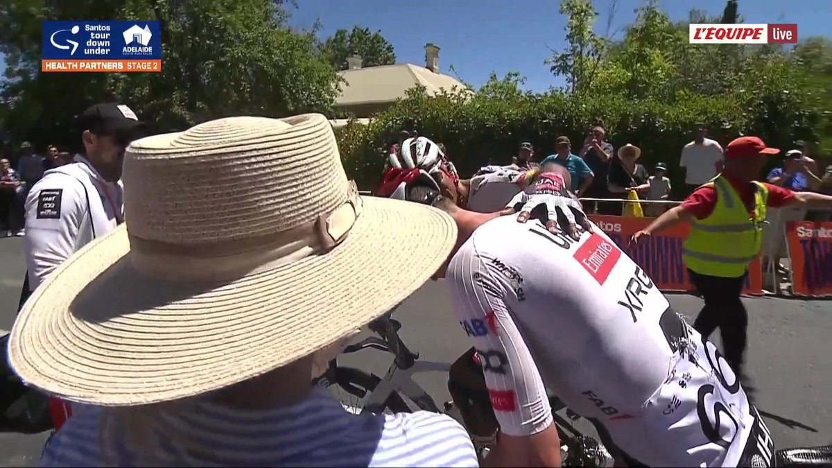 Déjà un doublé pour l'équipe UAE Emirates ! Jay Vine remporte la deuxième étape du Tour Down Under devant son coéquipier Jhonatan Narvaez, repoussant leurs premiers poursuivants à près d'une minute ! #lequipeVELO #TourDownUnder