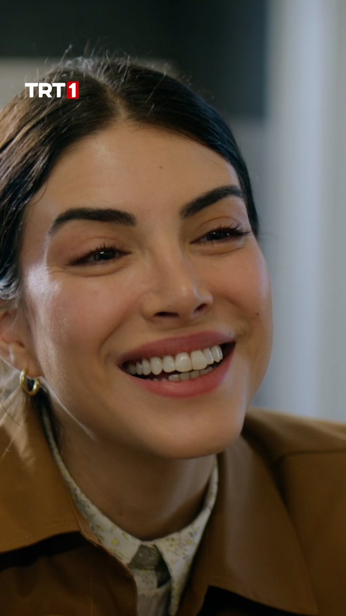 Esme’nin büyütemediği kızını tanımaya çalışmasına kalbimizi bıraktık. 🥲💙 #TaşacakBuDeniz Taşacak Bu Deniz