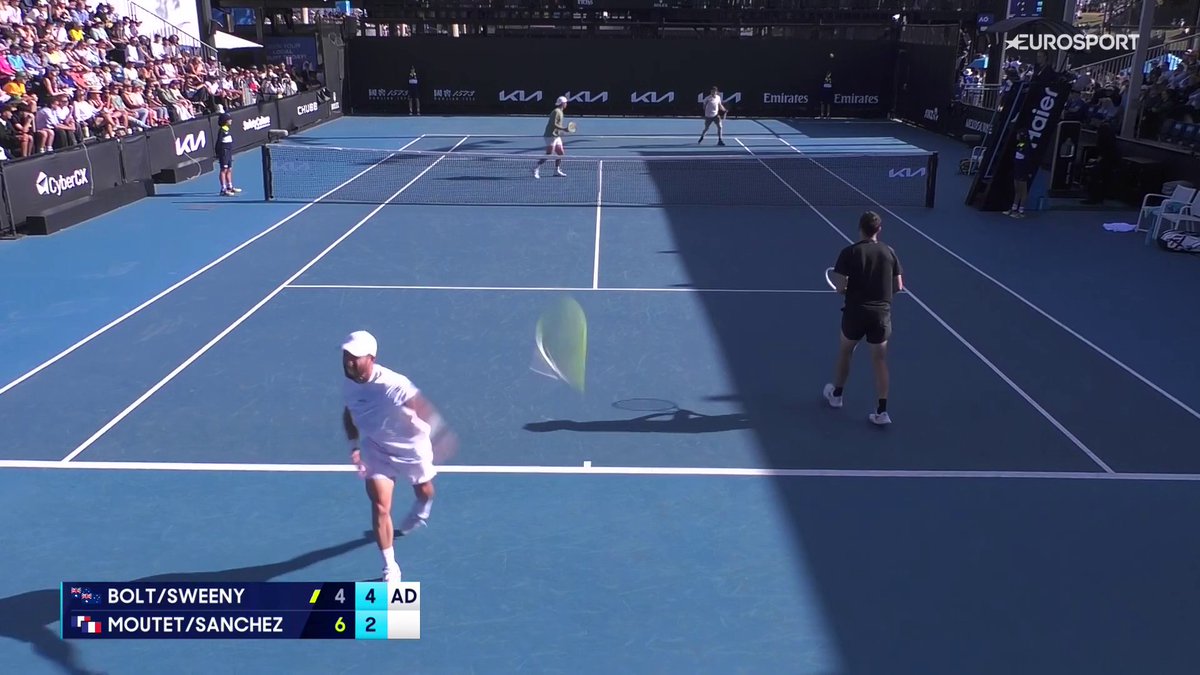 🤯💣 ¡Liada gordísima del próximo rival de Alcaraz! 🤬 Corentin Moutet juega dobles en este #AusOpen y lanzó su raqueta 𝑪𝑶𝑵𝑻𝑹𝑨 𝑳𝑨 𝑪Á𝑴𝑨𝑹𝑨 de pura frustración 📺 Todo el #AO2026, en Eurosport y HBO Max España