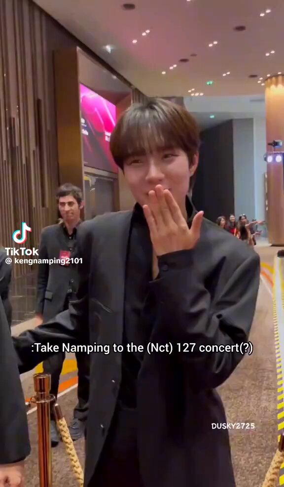 Genuinely cracking me, fans told Keng to take Namping to a 127 concert but he didn't know who they were. Namping's face is so funny I am dying