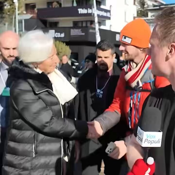« Les billets seront toujours disponibles » — mais pas pour payer librement. À Davos, Christine Lagarde esquive une question simple : oui ou non, les Européens pourront-ils encore dépenser plus de 1 000 € en liquide ? Quand la patronne de la BCE refuse de répondre par oui ou non à une question démocratique basique, au Forum économique mondial, ce n’est plus une maladresse. C’est un aveu. #Davos2026