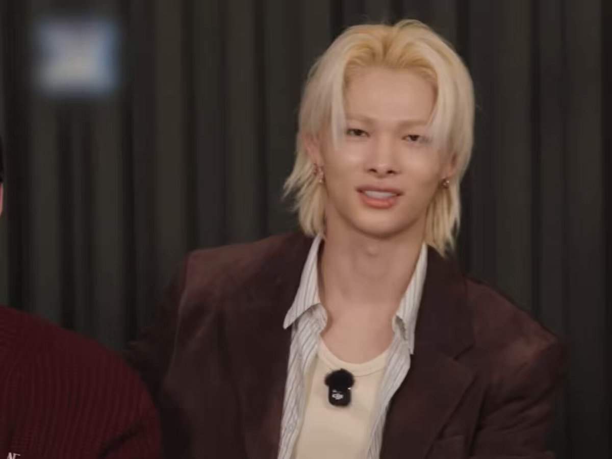 #닠선 NK의 SN 소개서 서누 형은요... 이제... 먹는 걸 되게 좋아하는 형이고요. 되게 맛있는 것만 줘도 되게 기분 좋아지고 (🦊맞아요) 긍까 이게 뭔가 장난치고 뭐 기분 다운되면 (◠‿◠💢...??) 맛있는 거 주면 기분이 바로 바뀌는 형이구요. (🦊끄덕끄덕) 저희 팀 멤버들이 되게 내향적인데 이 형 덕분에 뭔가 이런 예능 같은 데 나가면은 분위기가 좀 바뀌는 것 같아요. (🦊아유~아닙니닿ㅎ) 되게 밝은 에너지!