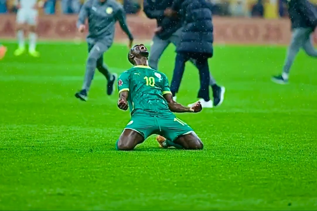 It meant absolutely everything for Sadio Mané, just look! ❤️🇸🇳 #TotalEnergiesAFCON2025 | #WeCelebrateDifferent