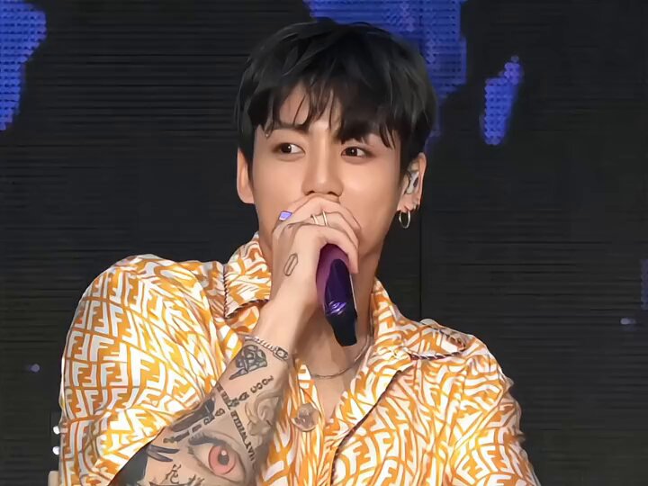 “Even if my face isn't perfect, that's my real singing face” imagine saying this facecard isn’t perfect, he’s so humble.