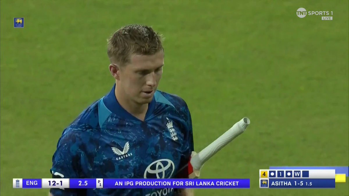 Zak Crawley falls for 6 runs as Sri Lanka get their first wicket 🇱🇰 📺 TNT Sports &amp; discovery+ UK