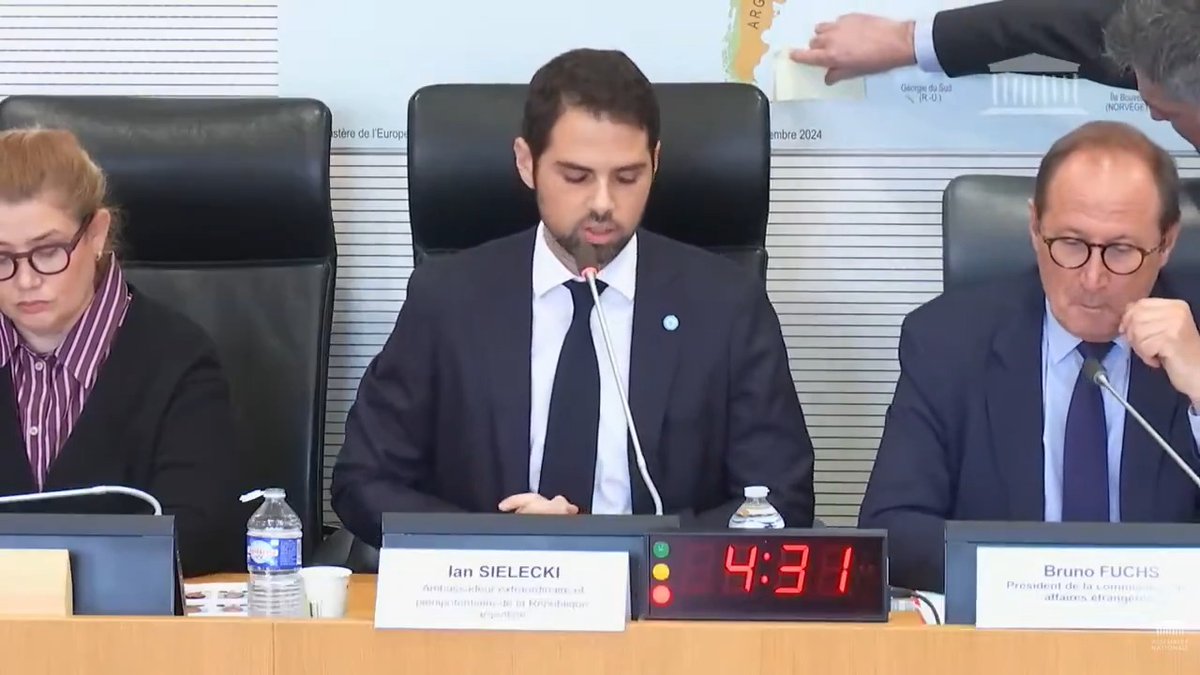 "Ian Sielecki": Porque el embajador argentino en Francia rechazó hablar en la Asamblea Nacional ante un mapa que reconocía las Islas Malvinas como parte del Reino Unido y pidió que lo taparan