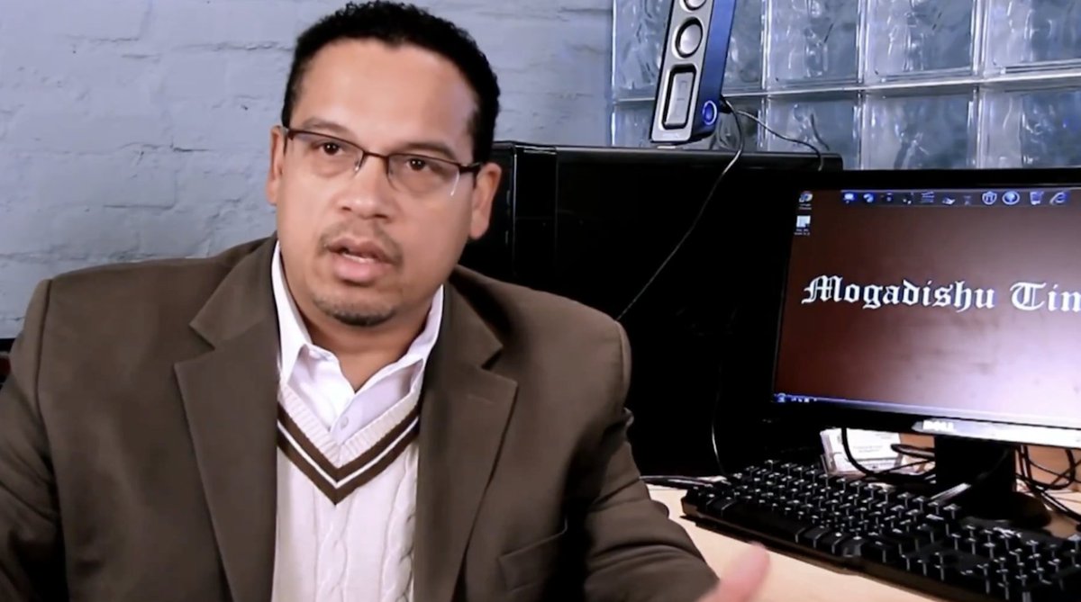 🇸🇴Ellison: "How can we keep money flowing to Somalia" Long before he was recorded promising to help Somali fraudsters avoid investigations, he was in Congress And in Congress he only passed ONE bill: to reduce federal oversight for sending remittances to Somalia Imagine that.