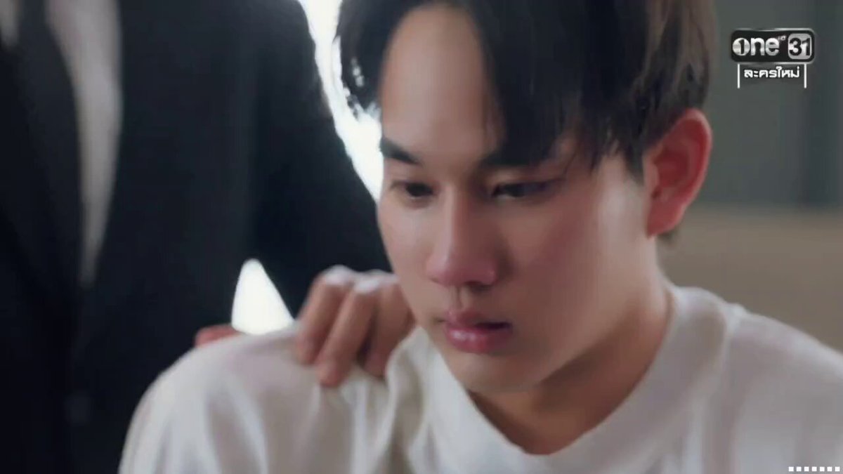 ต้นโอ๊คเป็นตัวละครที่น่าสงสารมาก ทั้งที่โดนบังคับ ก็รู้สึกผิดจนจะจบชีวิตตัวเองก็ทำไม่ได้ ไม่มีทางเลือกแม้แต่ชีวิตของตัวเองด้วยซ้ำ จะอยู่ก็อยู่เหมือนให้คนอื่นมาเหยียบหัวตลอดเวลา ใช้ชีวิตเป็นมือเป็นเท้าคนอื่น จะหลุดพ้นก็ไม่ได้ อห สงสารมาก #ศักดินาวิทยาลัยEP2