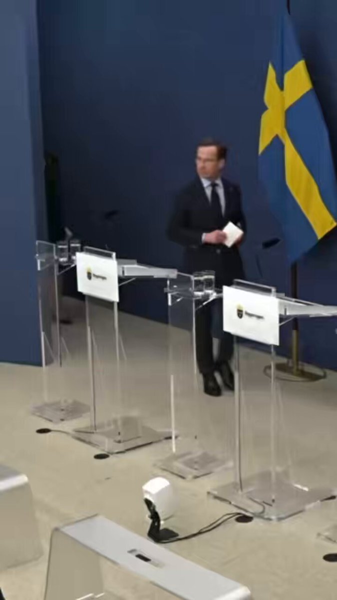 Det finns inget viktigare för mig i en turbulent omvärld än att värna svenska intressen och svenskarnas säkerhet. Svenska folket ska veta att svensk ekonomi och Sverige står starkt. I detta står vi tillsammans med våra vänner, grannar och allierade. Och vi står upp för varandra.