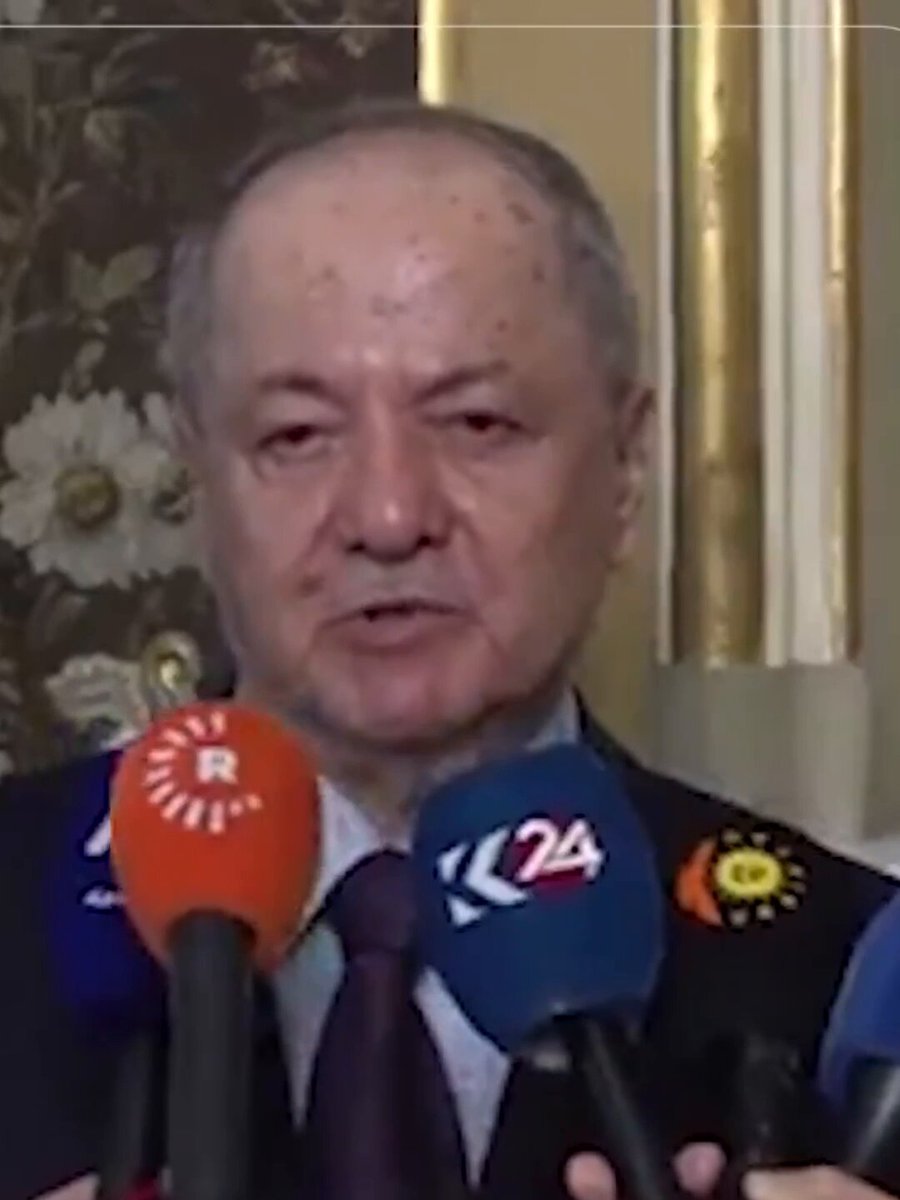 Başkan Mesud Barzani’den tüm Kürdistan ve özellikle Rojava halkına: “Bizim gönlümüz Rojava Kürtleriyledir. Onların yaşam ve onurlarını korumak için elimizden ne gelirse yapıp yardımcı olacağız.” ..:: 1. Bütün Kürdistan halkına selamlarım var. Sınırsız bir baskı altına alınsak da emin olunuz ki Kürt milleti ebedidir. ..:: 2. Kürdistan halkı ve özellikle Rojava’daki halkımızı korumak için elimizden ne gelirse yapacağız. ..:: 3. En hayırlısı savaşın durdurulması, yayılmaması, oradaki Kürt bölgesinin korunaklı olması ve bir ittifaka varılmasıdır. İttifakın detayları onların (Rojava Kürtlerinin) yetkisi dahilindedir. ..:: 4. Bizim gönlümüz Rojava Kürtleriyledir. Onların yaşam ve onurlarını korumak için elimizden ne gelirse yapıp yardımcı olacağız.