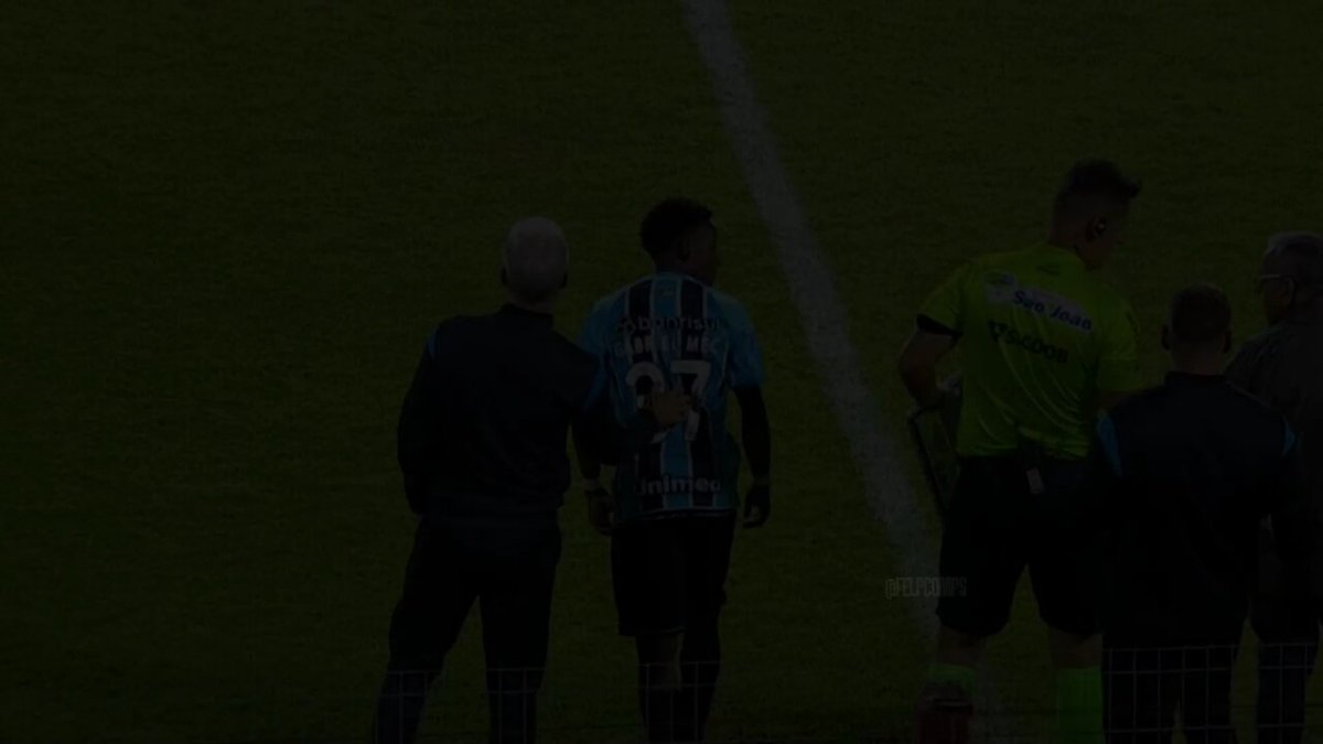 💎🇧🇷 Gabriel Mec (2008) realizou sua primeira assistência atuando na equipe profissional do Grêmio. Percebam o nível de ambidestria do garoto. Utiliza ambas as pernas com muita naturalidade! Tem talento para ser lapidado por Luis Castro.
