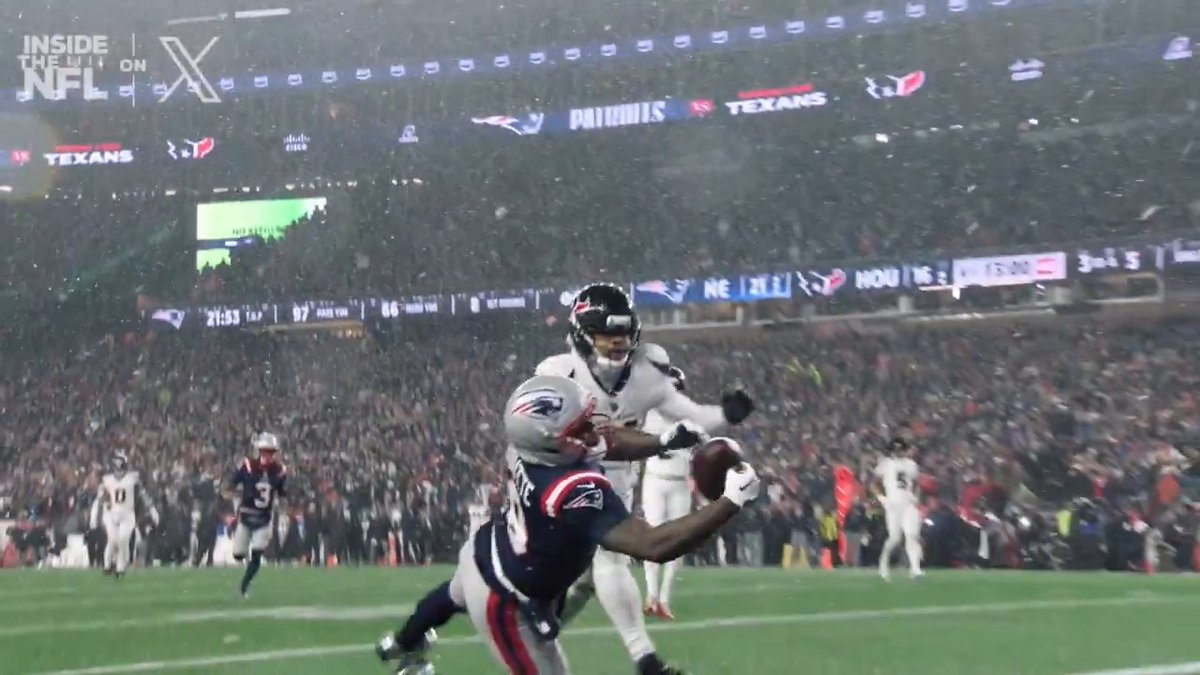 .New England Patriots put on a show in Foxborough snow 🍿
