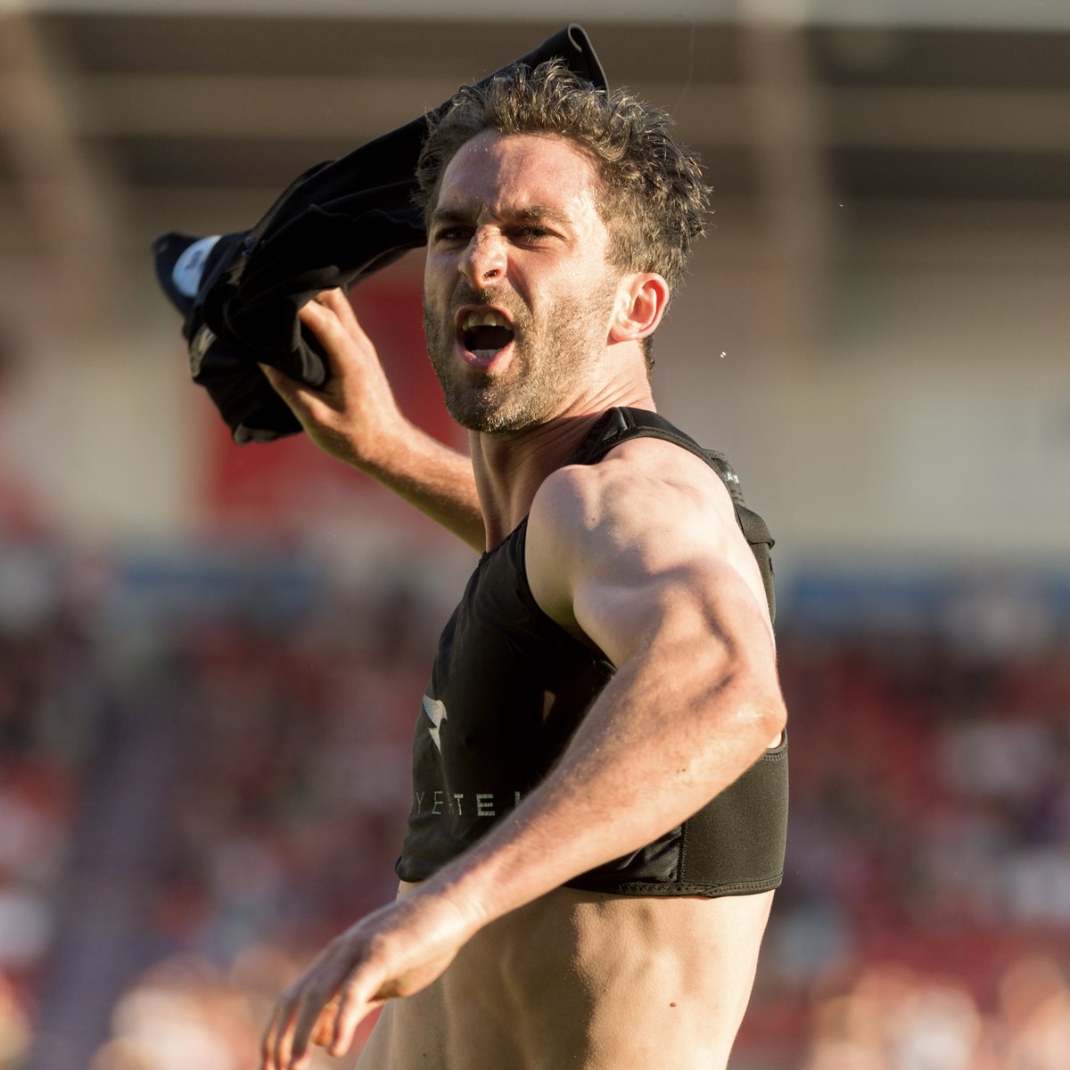 Will Grigg ➕ 4,000 Wiganers 🟰 Absolute Limbs… Unbelievable memories at Doncaster Rovers in 2018! 💙 #wafc 🔵⚪️