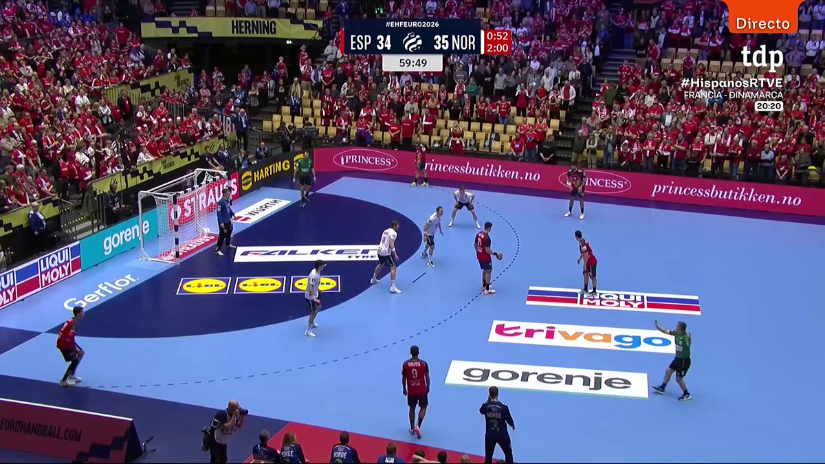 🥲 Qué final más cruel para los Hispanos. 🤾‍♂️ Barrufet intentó una colgada con Aleix Gómez en la última acción y España perdió la oportunidad de empatar. #EHFEURO2026 Los #HispanosRTVE afrontarán el siguiente partido contra Dinamarca el sábado a las 18:00h.