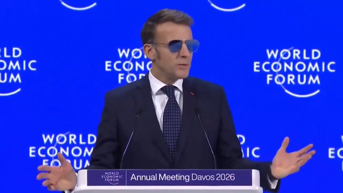 Emmanuel Macron is feeling chill in his new aviators 😎 #FallonTonight