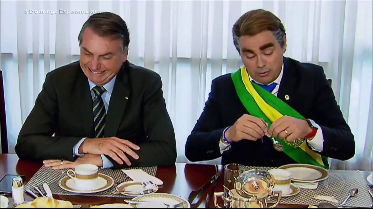 Quem aqui tem saudades do Bolsonaro na Presidência? Sensacional esse vídeo aqui, de quando o Jair recebeu o Carioca pra passar um dia com ele Dá até tristeza de ver...